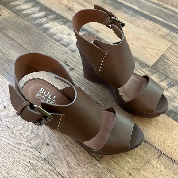 Bull Boxer Wedge Heels - Picture 2 of 4